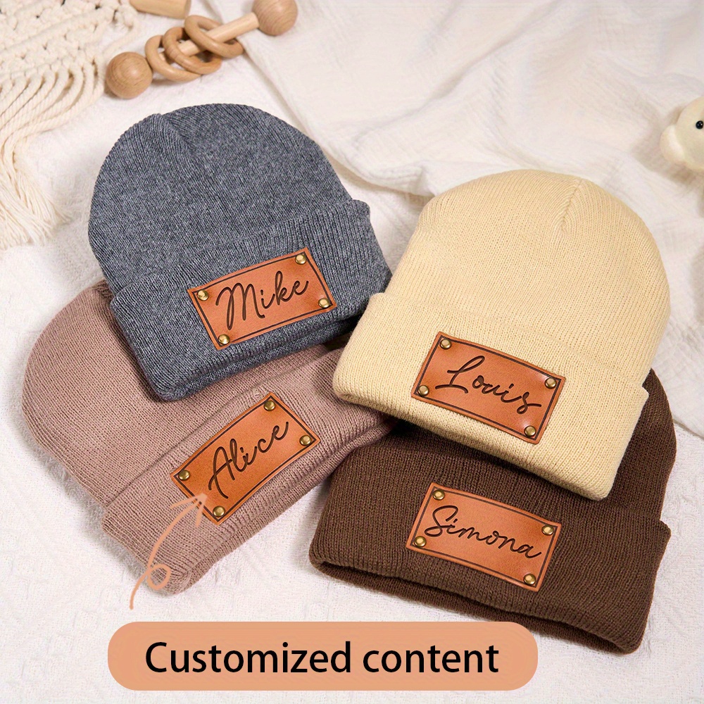 Knit Beanie Hat Warm - カスタムレザーパッチ付きニット帽、名前入り、カスタム刻印タグ付き、暖かいスカルキャップ、家族への誕生日プレゼント。
